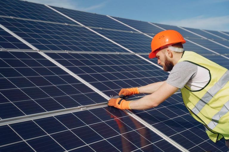 ¿Cómo son las placas solares del sector industrial?